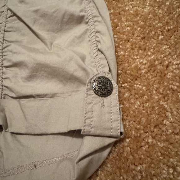 ROZ & ALI KHAKI SAFARI SHORTS - Picture 6 of 6